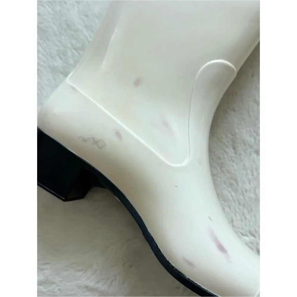 CHANEL Camellia Rain Boots White size 40 EU Authentic